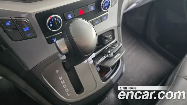 Hyundai Starex 2019 — фото 9