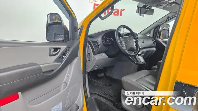 Hyundai Starex 2019 — фото 10
