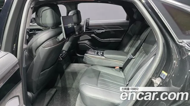 Audi A8 2021 — фото 12