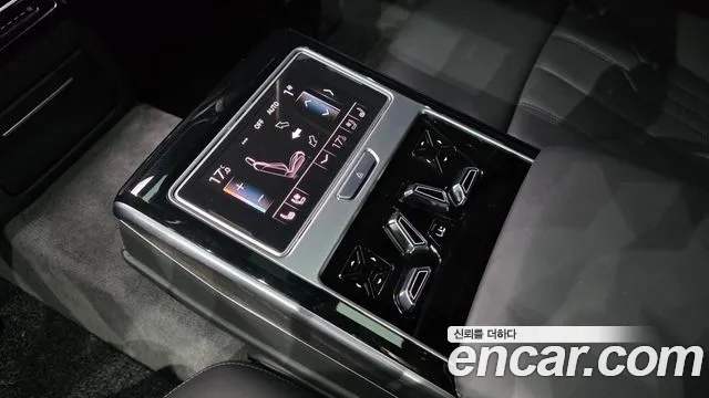 Audi A8 2021 — фото 18