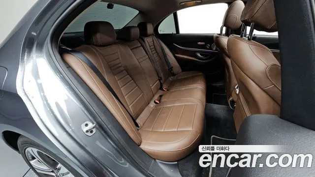 Mercedes-Benz E-Class 2018 — фото 11