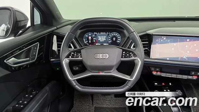 Audi Q4 e-tron 2022 — фото 13