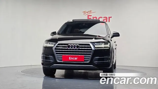 Audi Q7 2019 — фото 1
