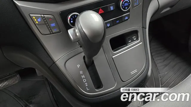 Hyundai Starex 2019 — фото 9
