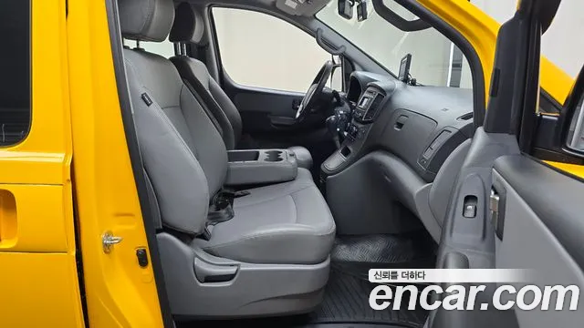 Hyundai Starex 2019 — фото 10