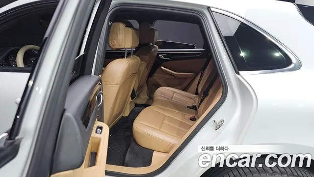 Porsche Macan 2017 — фото 11