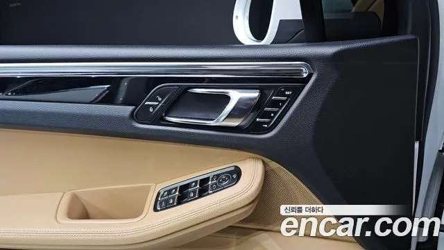 Porsche Macan 2017 — фото 13