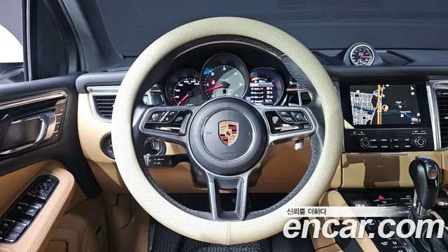 Porsche Macan 2017 — фото 15