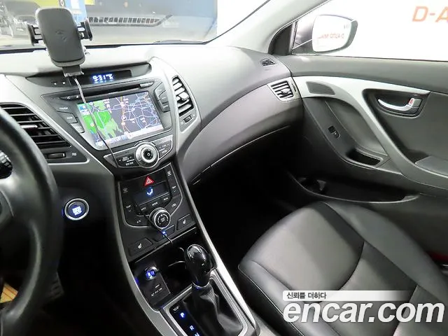Hyundai AVANTE 2014 — фото 11