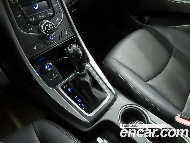 Hyundai AVANTE 2014 — фото 13