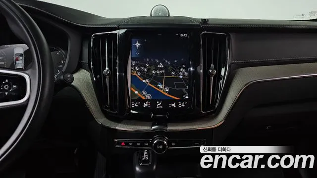 Volvo XC60 2019 — фото 13
