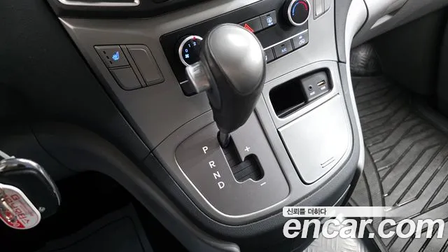 Hyundai Starex 2021 — фото 9