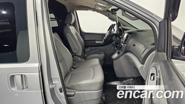 Hyundai Starex 2018 — фото 10