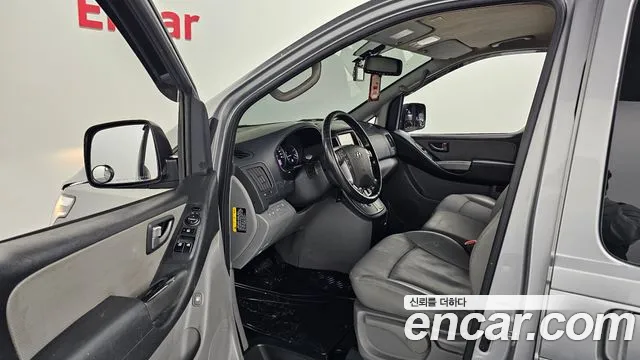 Hyundai Starex 2018 — фото 11