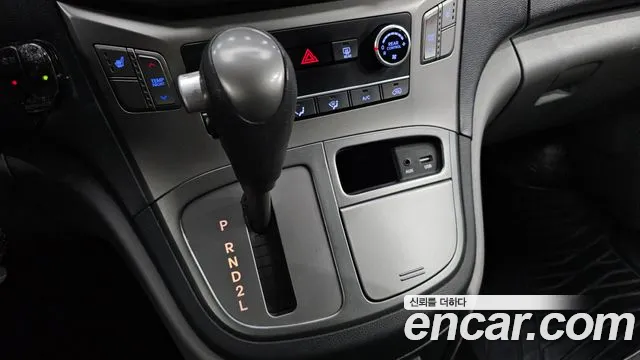 Hyundai Starex 2019 — фото 9