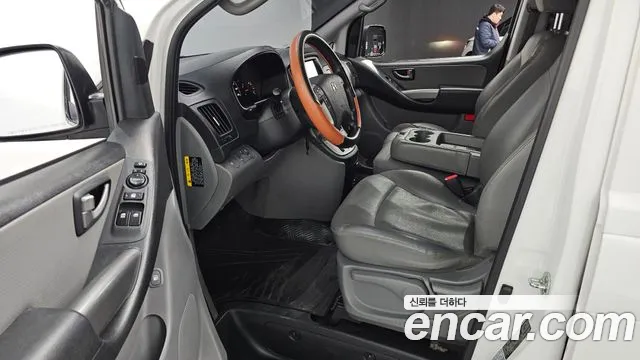 Hyundai Starex 2019 — фото 11