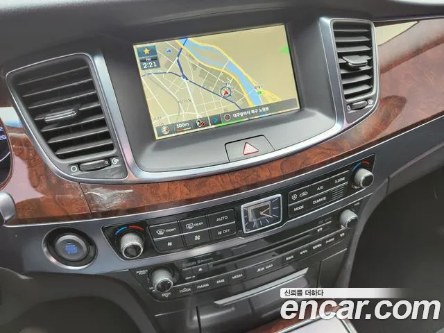 Hyundai Equus 2013 — фото 12