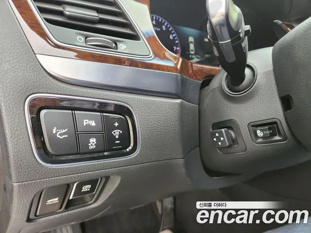 Hyundai Equus 2013 — фото 19