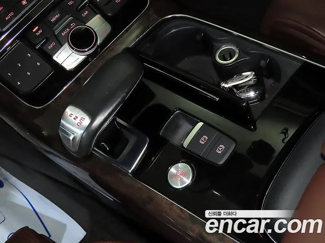 Audi A8 2015 — фото 12
