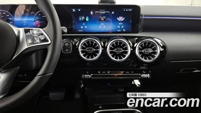 Mercedes-Benz A-Class 2025 — фото 15