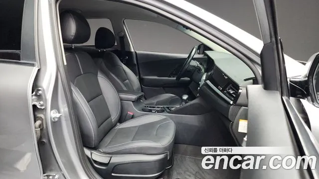 Kia Niro 2020 — фото 11