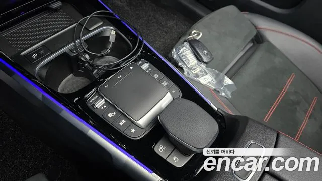 Mercedes-Benz GLB-Class 2023 — фото 18