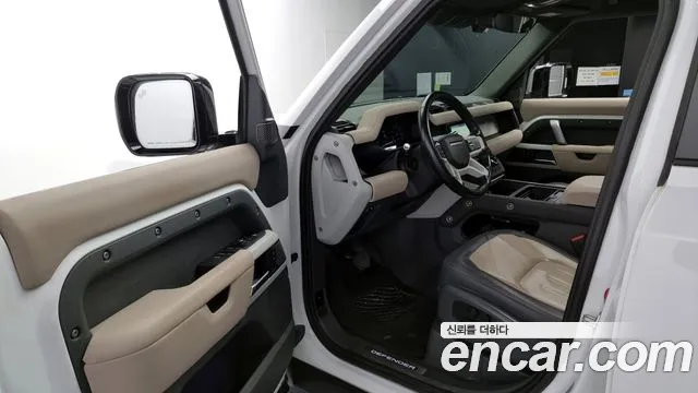 Land Rover Defender 2022 — фото 10