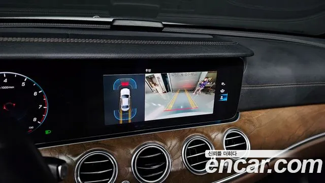 Mercedes-Benz E-Class 2021 — фото 16