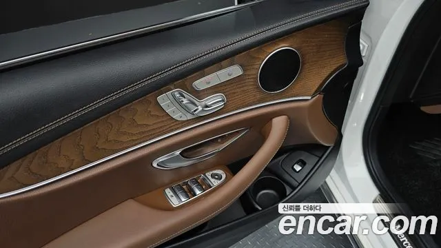 Mercedes-Benz E-Class 2021 — фото 18