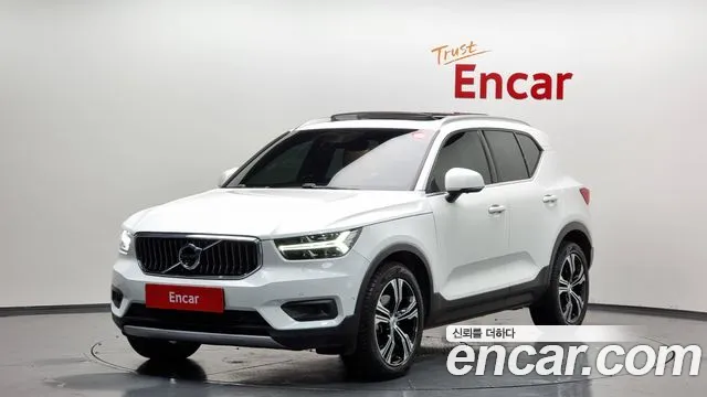 Volvo XC40 2021 — фото 1