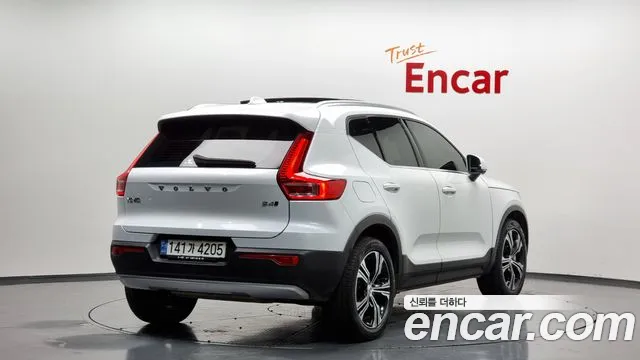 Volvo XC40 2021 — фото 2
