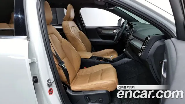 Volvo XC40 2021 — фото 11