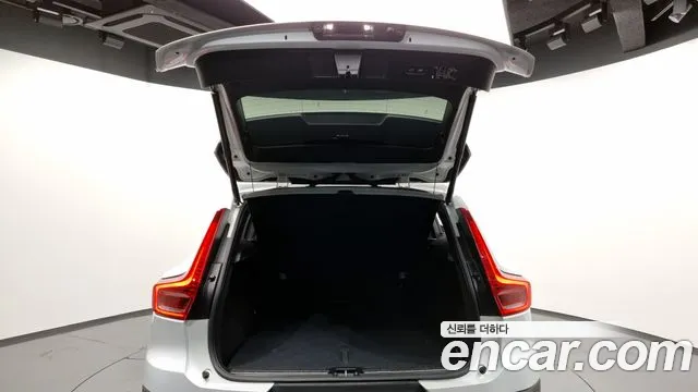 Volvo XC40 2021 — фото 20