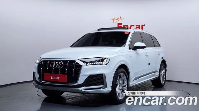 Audi Q7 2021 — фото 1