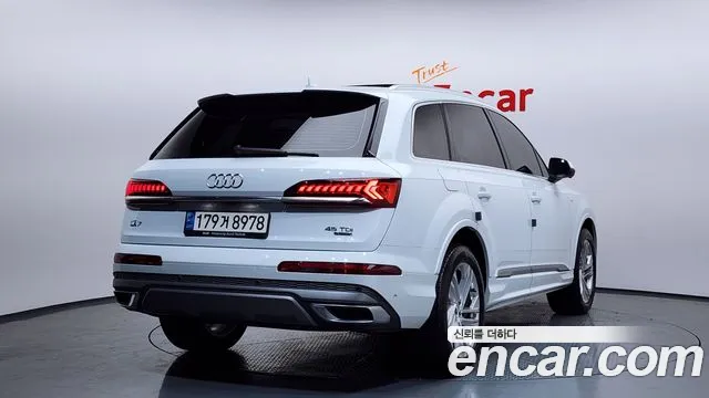 Audi Q7 2021 — фото 2