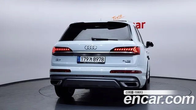 Audi Q7 2021 — фото 4