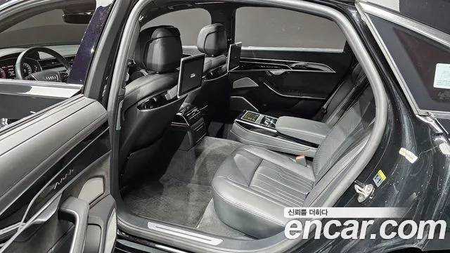 Audi A8 2020 — фото 12