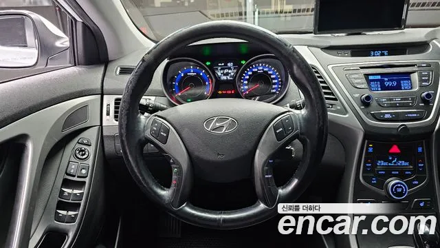 Hyundai AVANTE 2014 — фото 14