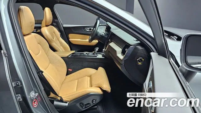 Volvo XC60 2019 — фото 11