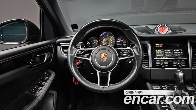Porsche Macan 2015 — фото 13