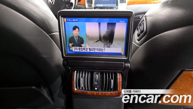 Hyundai Equus 2010 — фото 17