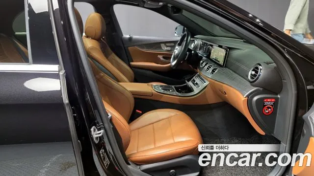 Mercedes-Benz E-Class 2021 — фото 11
