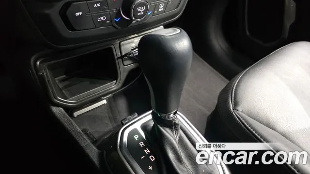 Jeep Renegade 2020 — фото 9