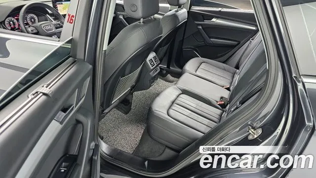 Audi Q5 2023 — фото 12