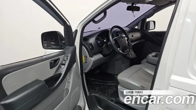 Hyundai Starex 2017 — фото 10