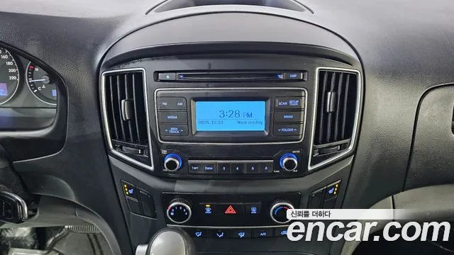 Hyundai Starex 2017 — фото 16