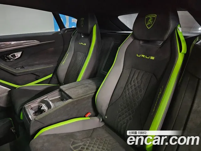 Lamborghini Urus 2024 — фото 17
