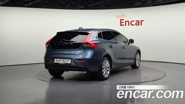 Volvo V40 2014 — фото 2