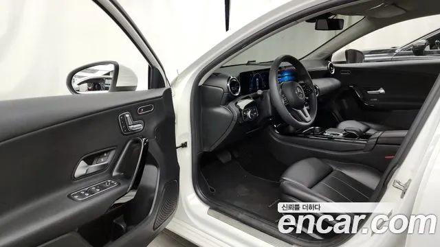 Mercedes-Benz A-Class 2020 — фото 10