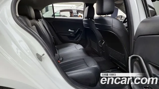 Mercedes-Benz A-Class 2020 — фото 12